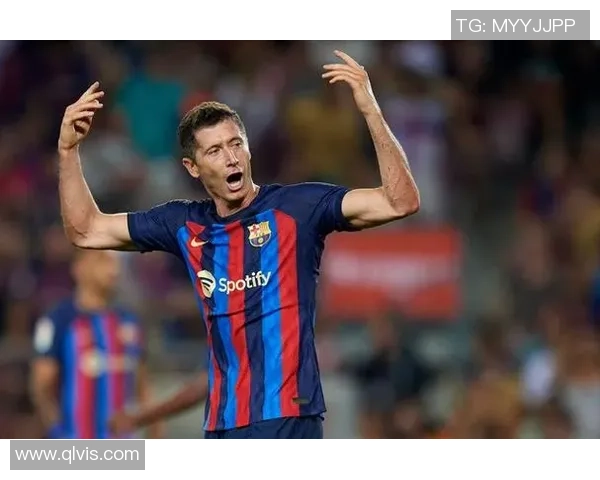 莱万的传奇之路:从天才少年到足坛巨星的成长历程与辉煌成就 莱万的传奇之路:从天才少年到足坛巨星的成长历程与辉煌成就