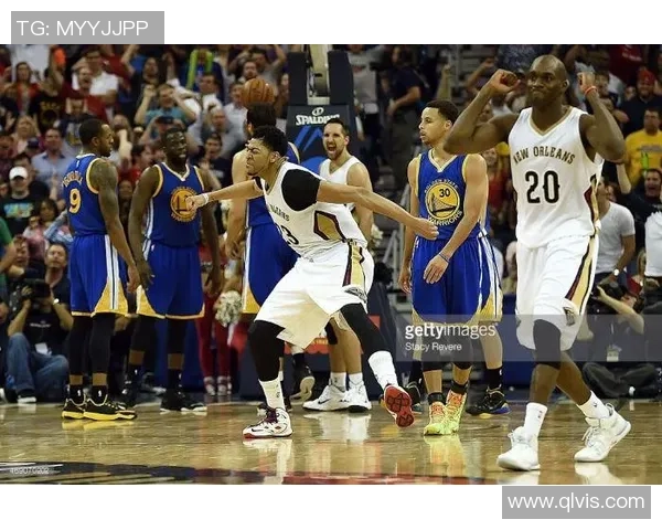 赫伯特琼斯的篮球之路与职业生涯的辉煌成就探析 赫伯特琼斯的篮球之路与职业生涯的辉煌成就探析