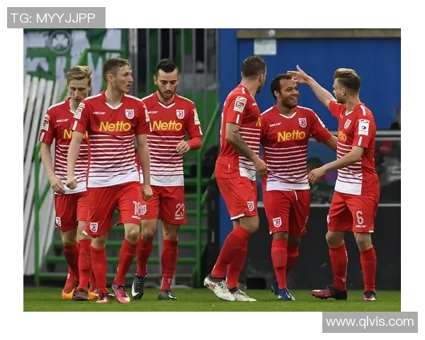 雷根斯堡与慕尼黑1860的激烈对决展现足球魅力与团队精神