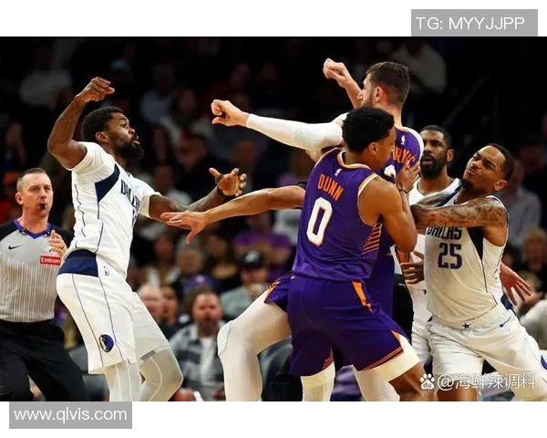 独行侠与勇士激战正酣NBA赛场精彩对决引发球迷热议 独行侠与勇士激战正酣NBA赛场精彩对决引发球迷热议