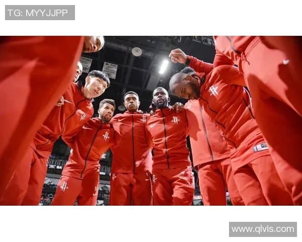 火箭队与上海大鲨鱼的精彩对决揭示篮球战术与团队协作的完美结合 火箭队与上海大鲨鱼的精彩对决揭示篮球战术与团队协作的完美结合