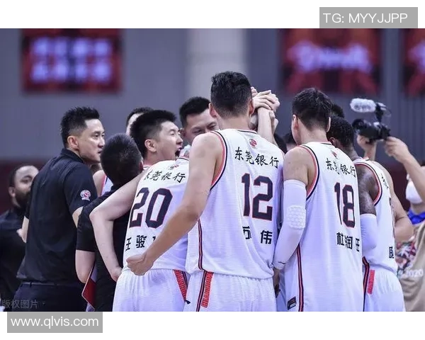 深圳篮球队与重庆篮球队赛后复盘分析比赛节奏与战术对决